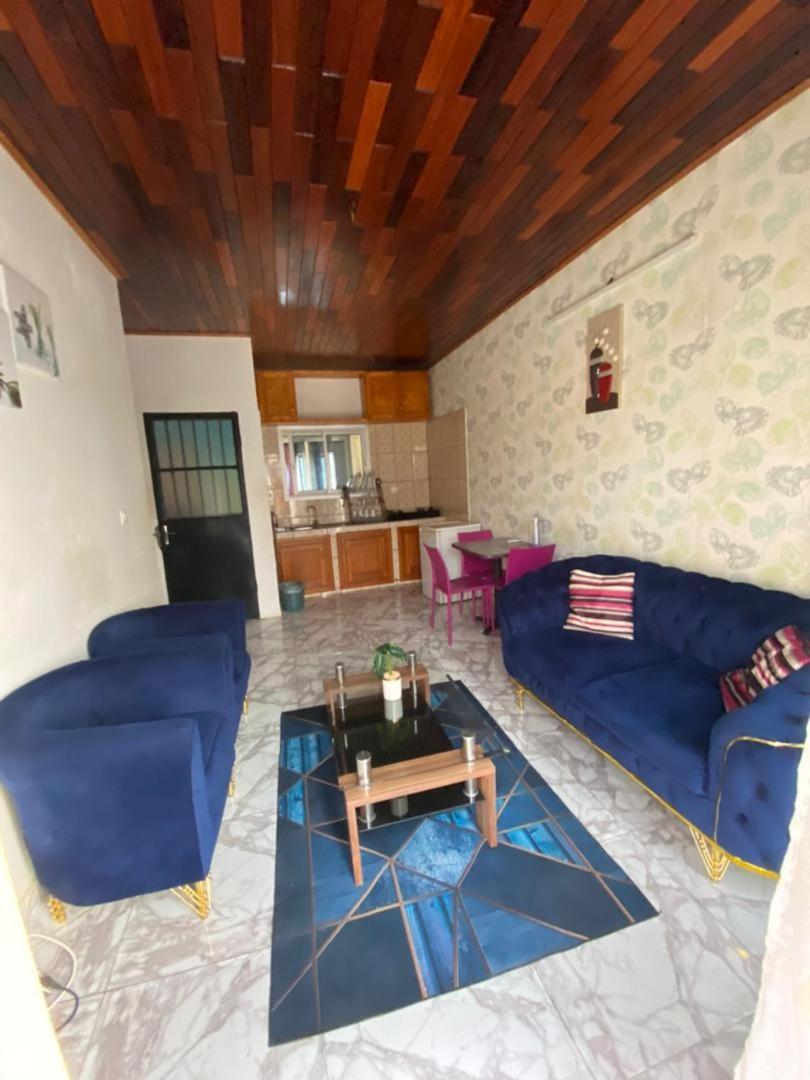 Cave Royale - Chambres-Studios-Apparts Meubles - Logpom Hopithal Des Soeurs Apres Camara Laye 杜阿拉 外观 照片